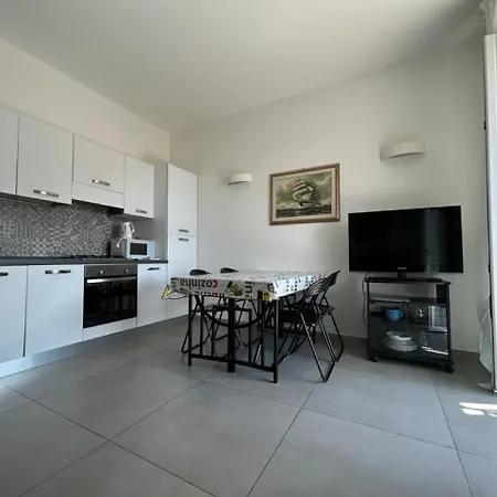 Silvia House Sea View Apartment *